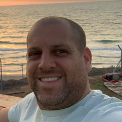 יניב נאומרק